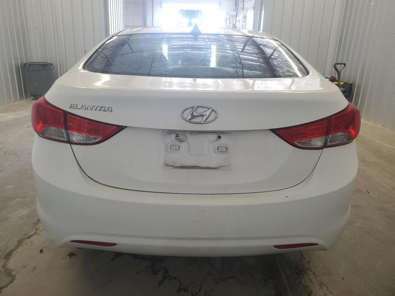 2013 Hyundai Elantra Gls White vin: 5NPDH4AE6DH340905 Damage: Rear Bumper, Multiple Scratches Heavy, 4