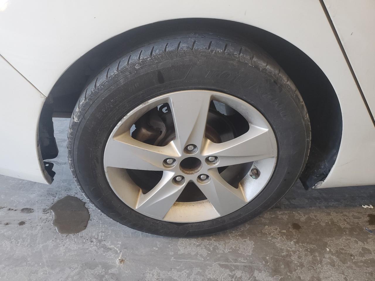 2013 Hyundai Elantra Gls White vin: 5NPDH4AE6DH340905 Damage: Right Rear Wheel, Curb Rash, 6 To 7 Inches