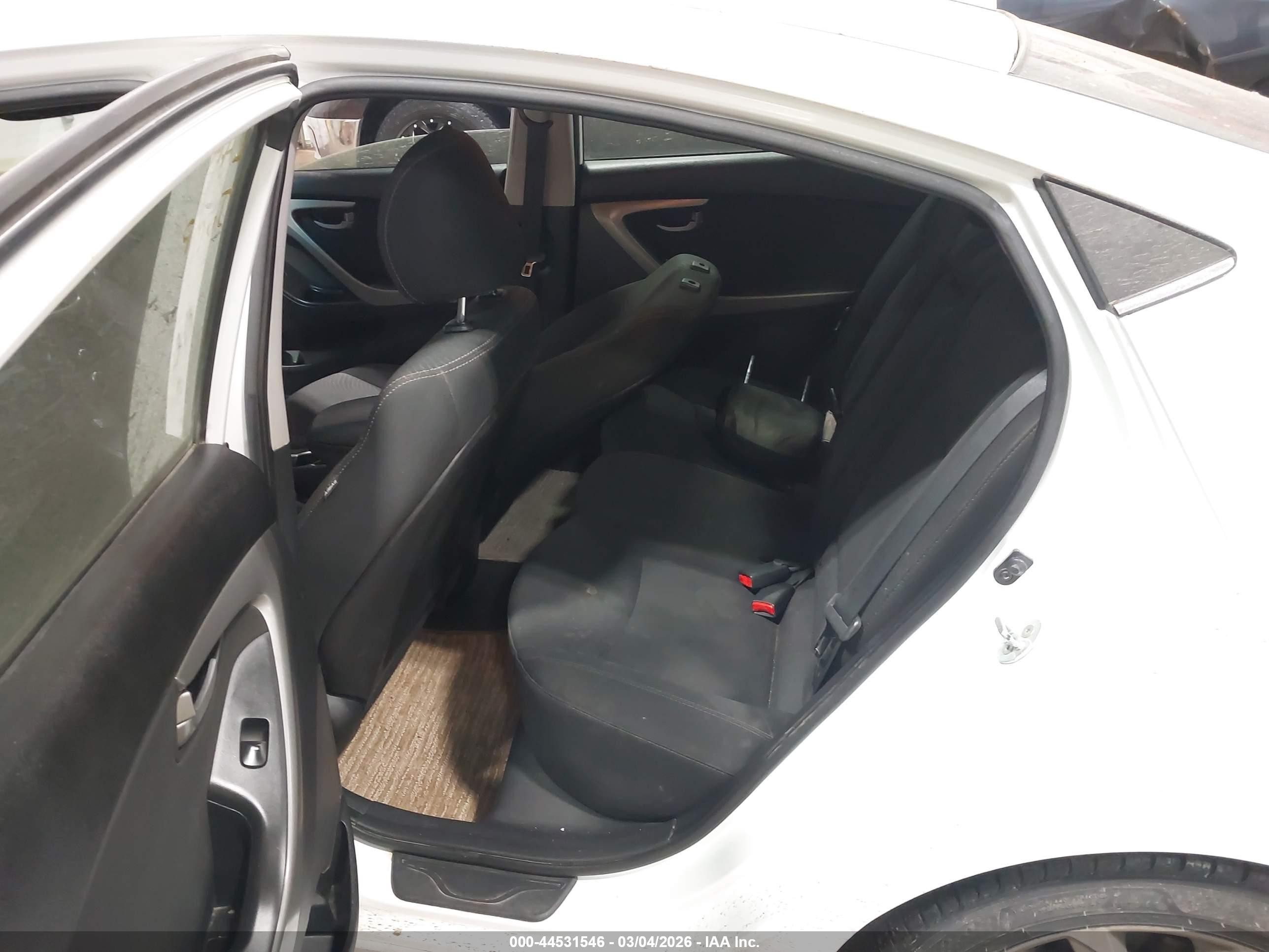 2015 Hyundai Elantra Se White vin: 5NPDH4AE6FH592334