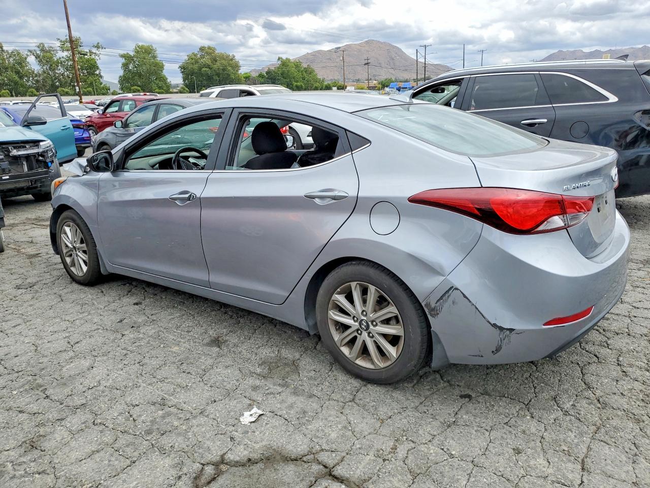 2015 Hyundai Elantra Se Серебряный vin: 5NPDH4AE6FH599378