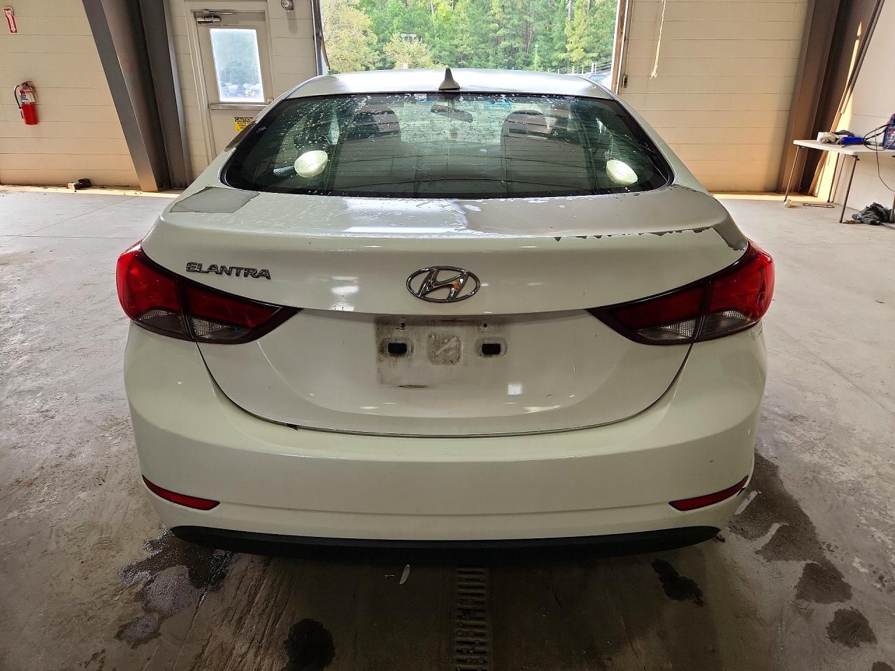 2015 Hyundai Elantra Se White vin: 5NPDH4AE6FH615384