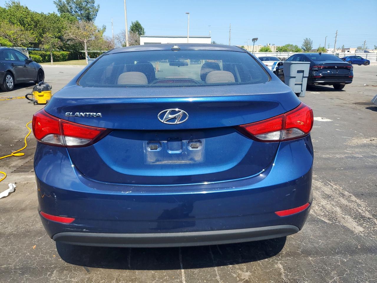 2015 Hyundai Elantra Se Blue vin: 5NPDH4AE6FH616244