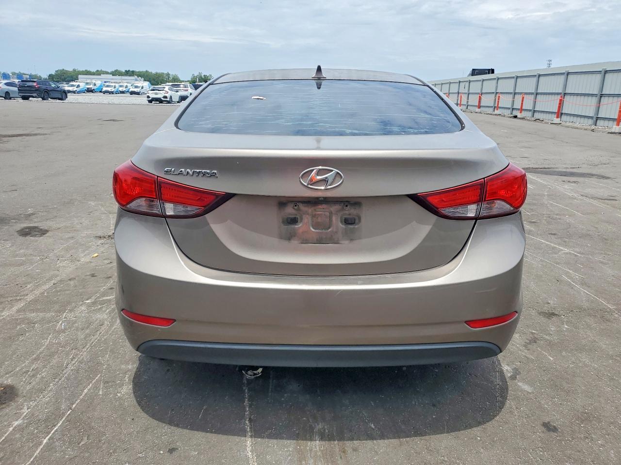 2015 Hyundai Elantra Se Brown vin: 5NPDH4AE6FH620889