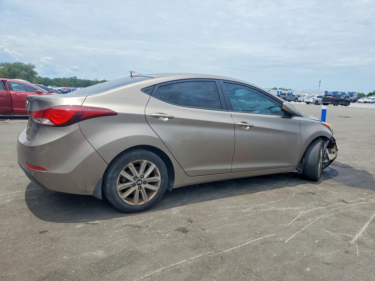 2015 Hyundai Elantra Se Brown vin: 5NPDH4AE6FH620889