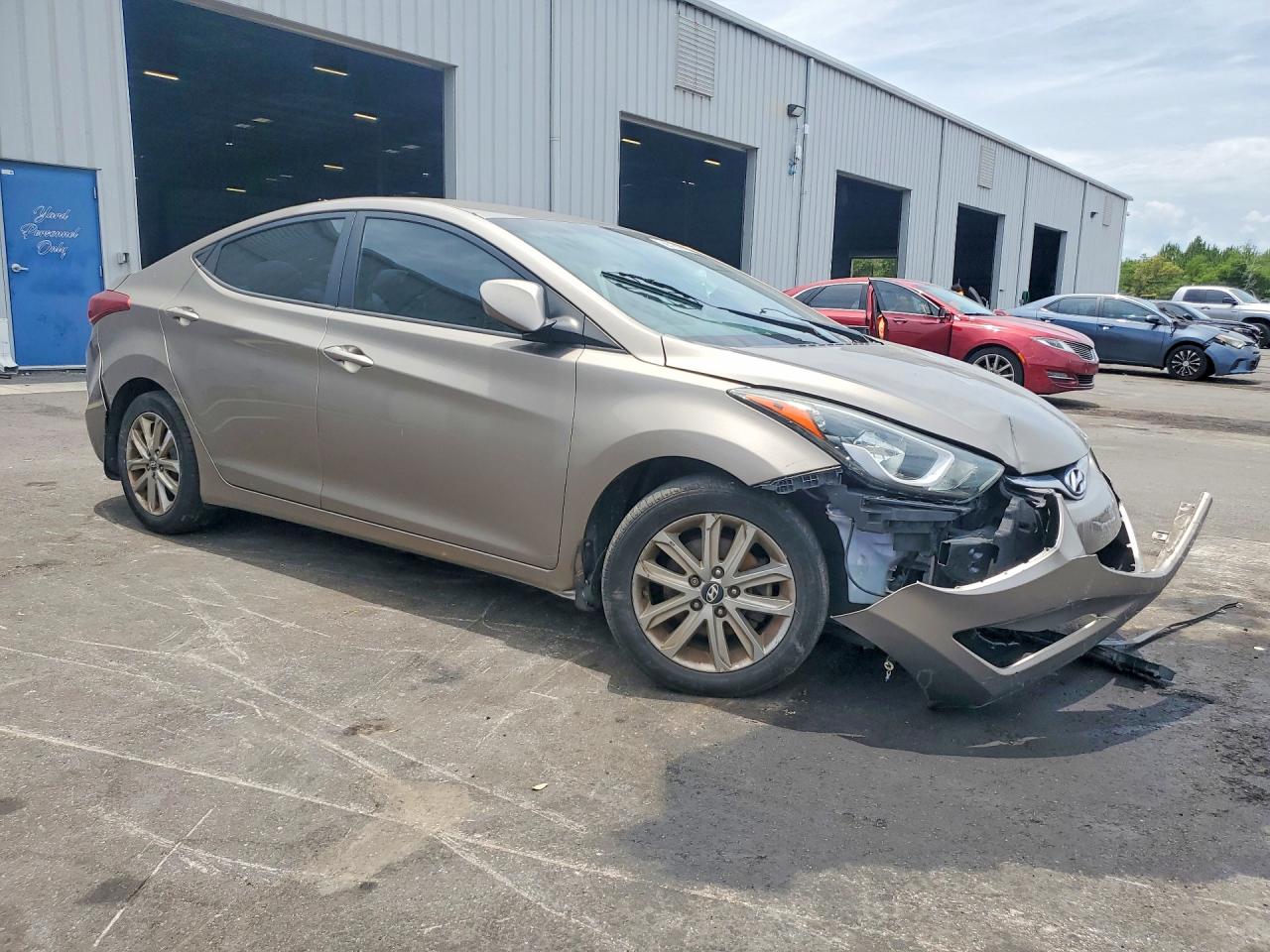 2015 Hyundai Elantra Se Brown vin: 5NPDH4AE6FH620889