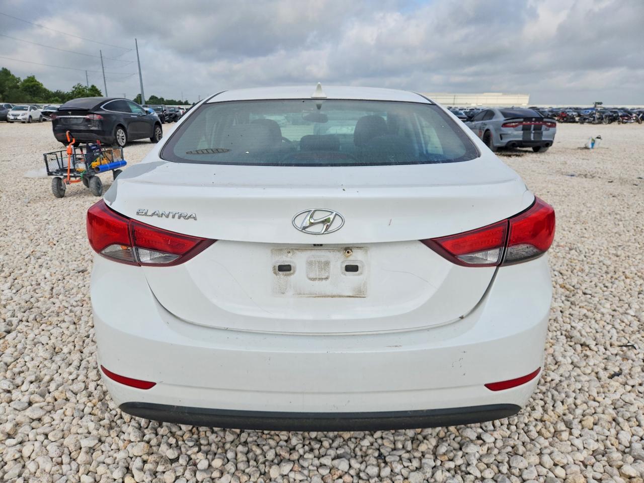 2015 Hyundai Elantra Se White vin: 5NPDH4AE6FH632685