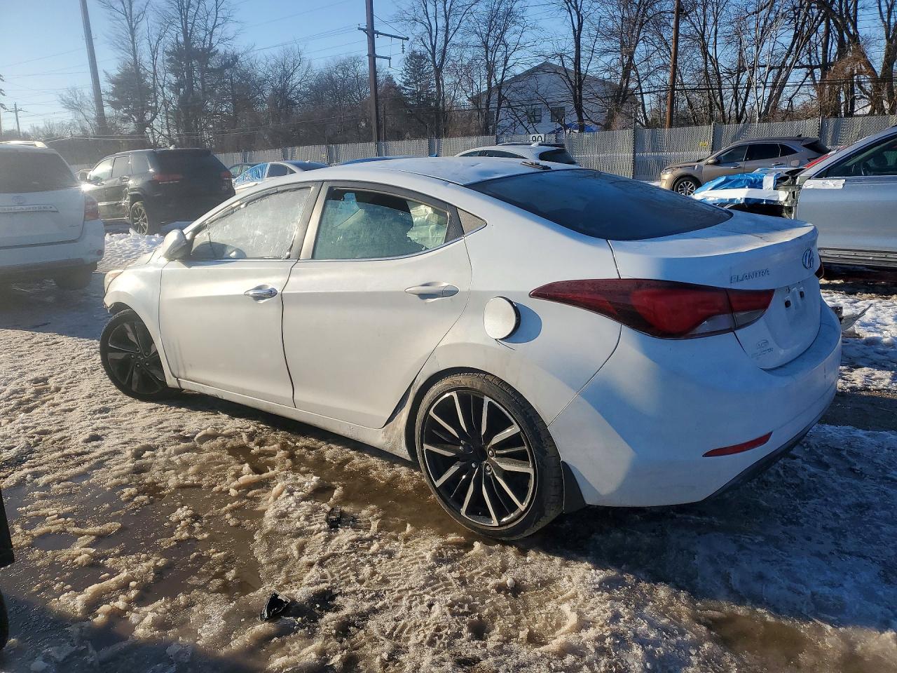 2015 Hyundai Elantra White vin: 5NPDH4AE6FH637207