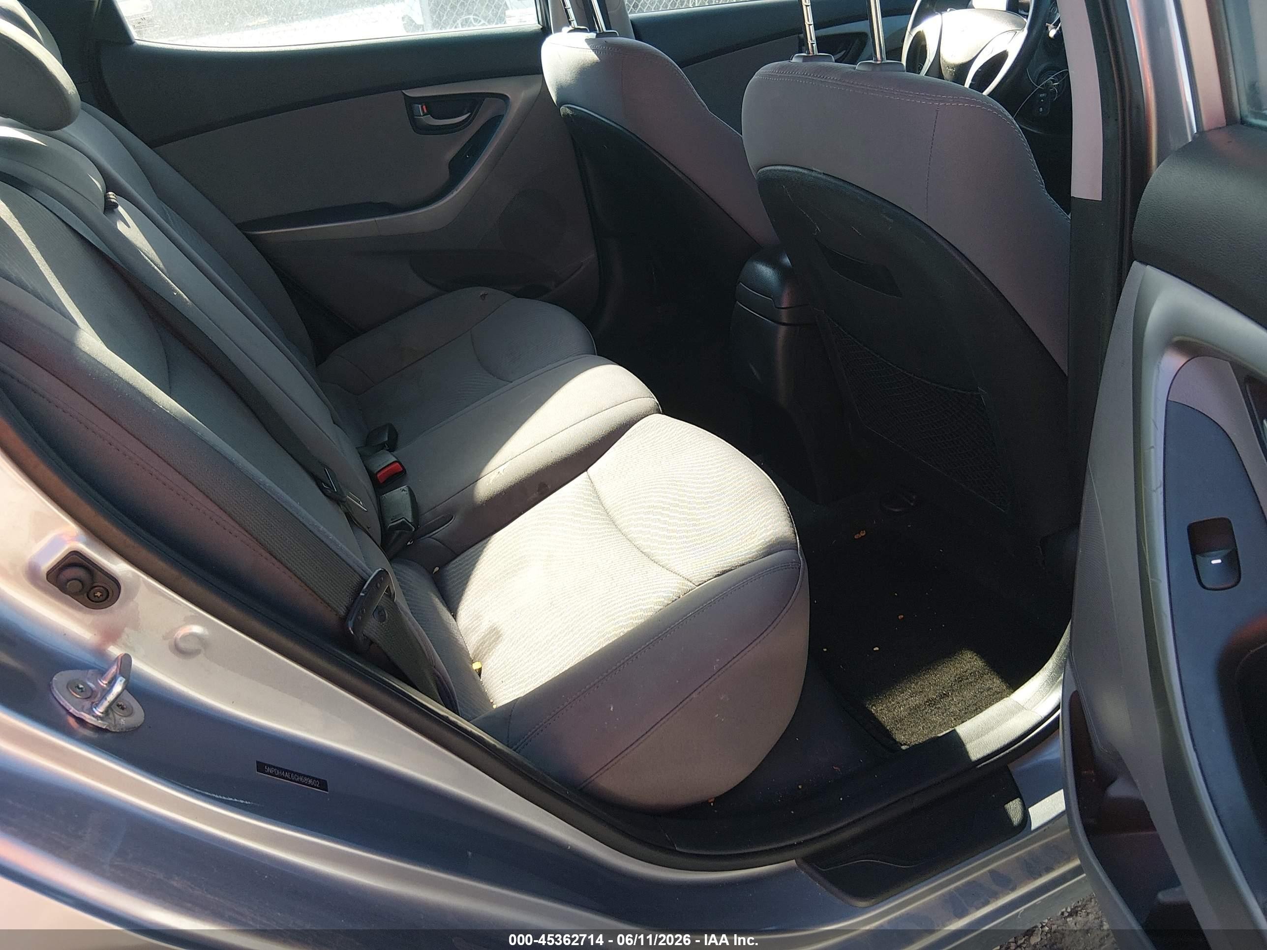 2016 Hyundai Elantra Se Silver vin: 5NPDH4AE6GH689602