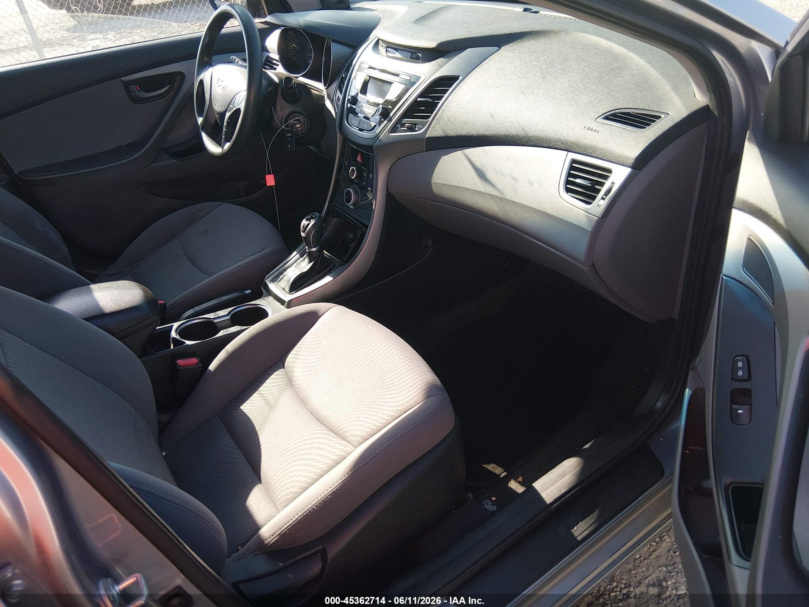 2016 Hyundai Elantra Se Silver vin: 5NPDH4AE6GH689602