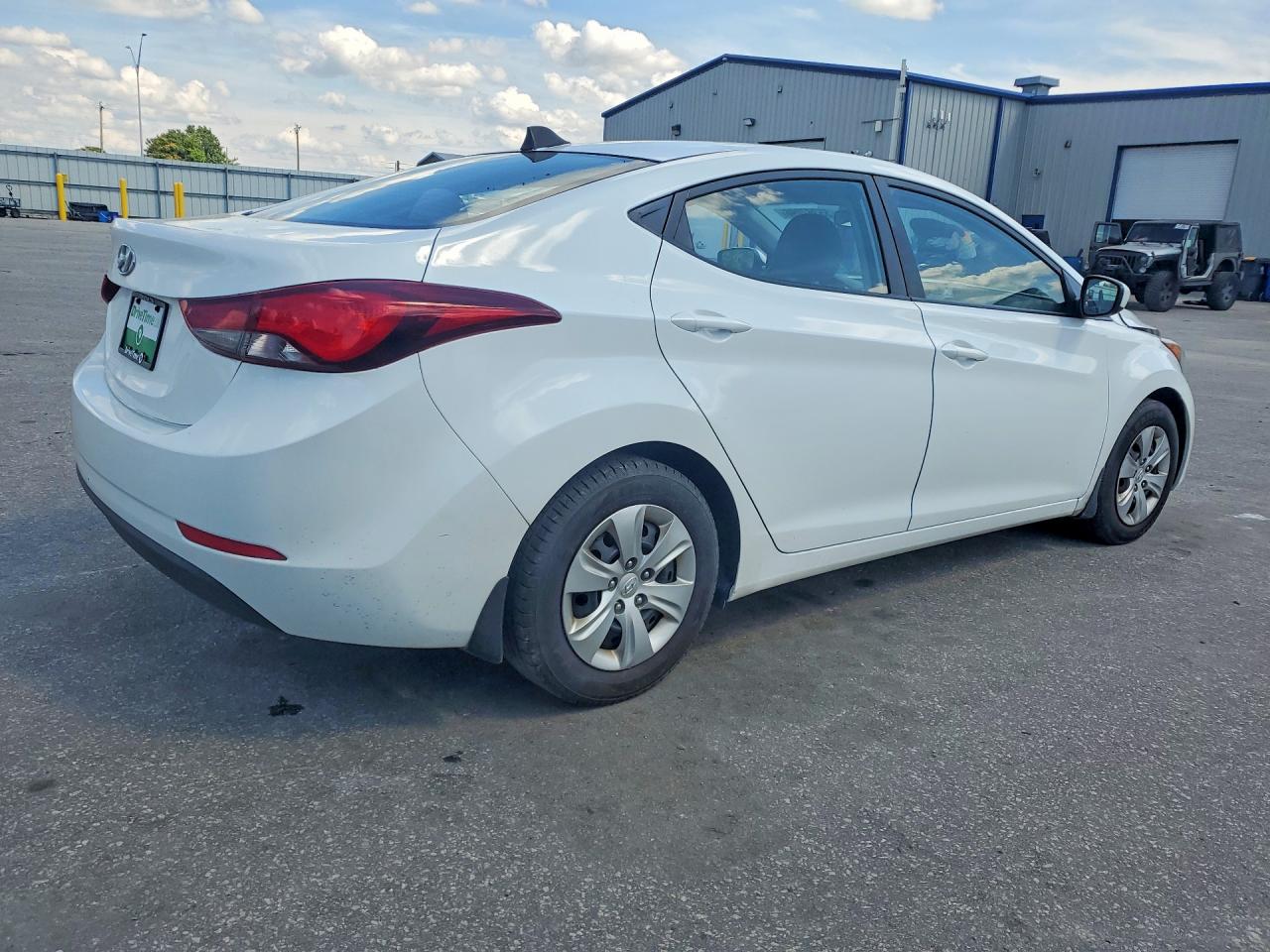 2016 Hyundai Elantra Se White vin: 5NPDH4AE6GH759924