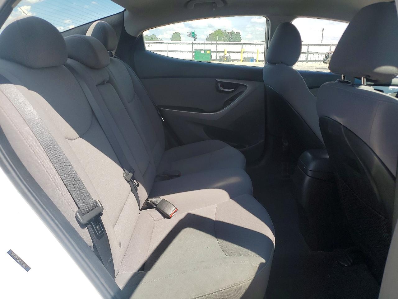 2016 Hyundai Elantra Se White vin: 5NPDH4AE6GH759924
