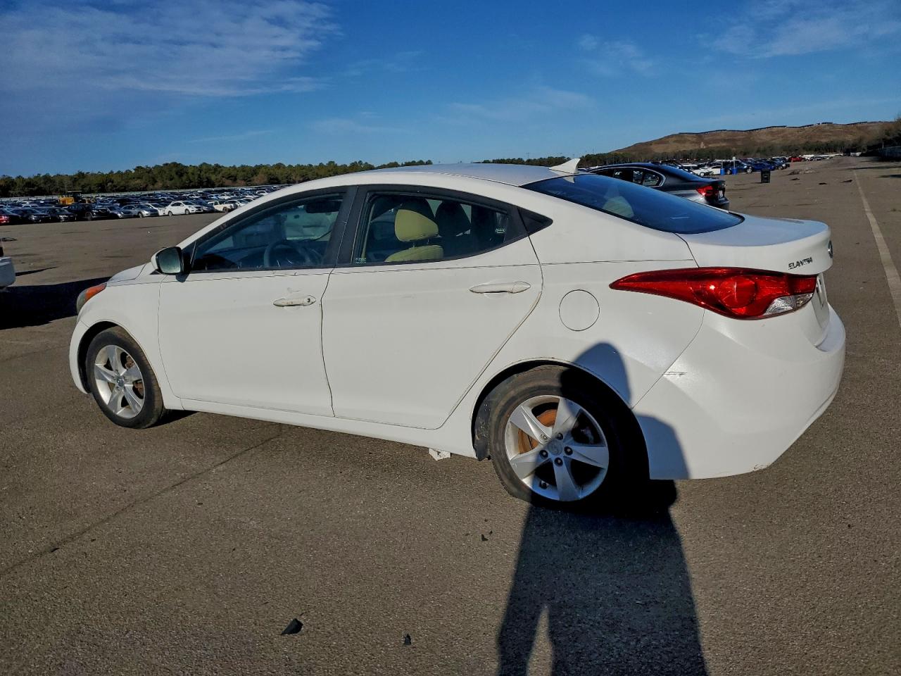2011 Hyundai Elantra White vin: 5NPDH4AE7BH029948