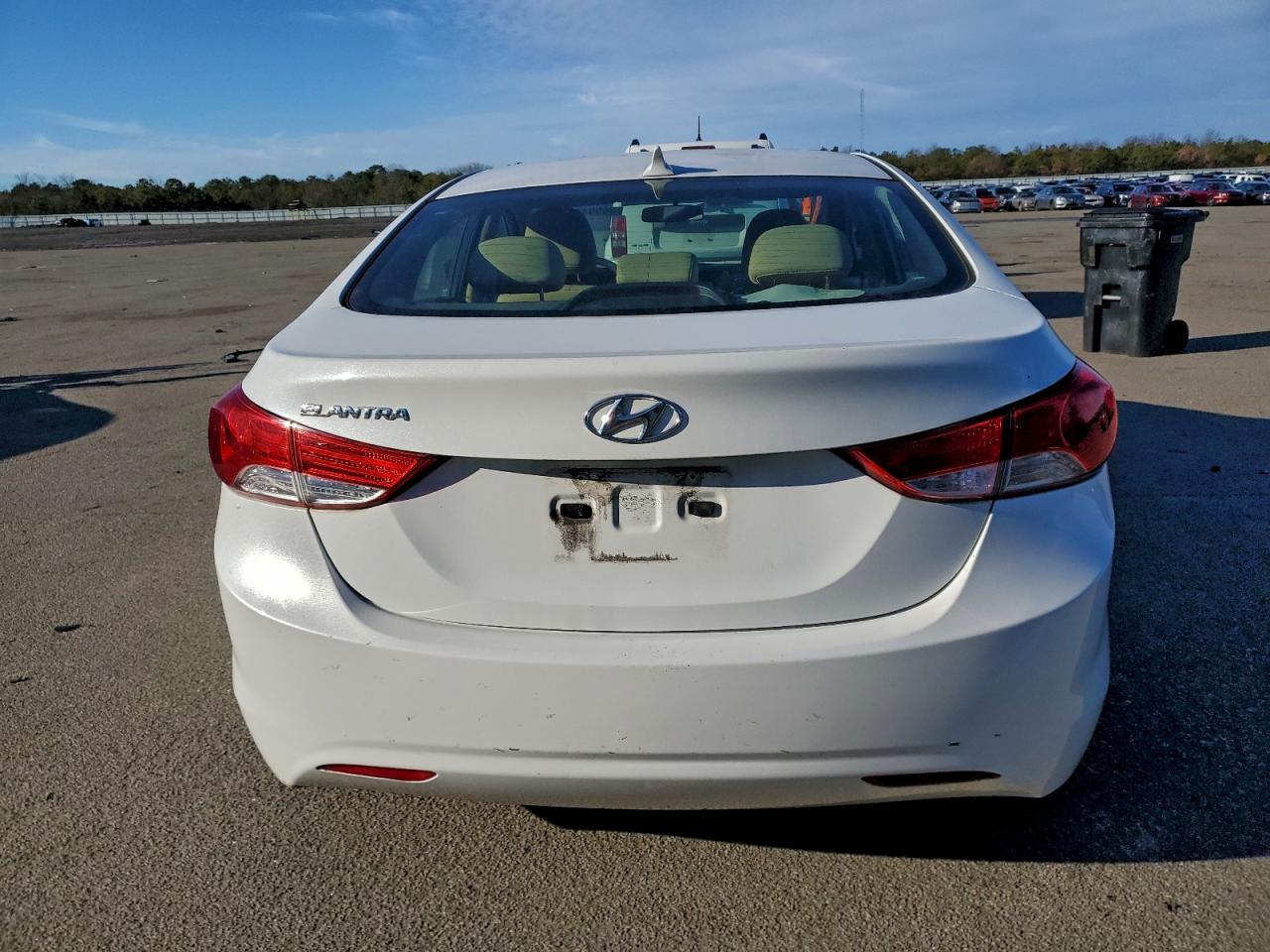 2011 Hyundai Elantra White vin: 5NPDH4AE7BH029948