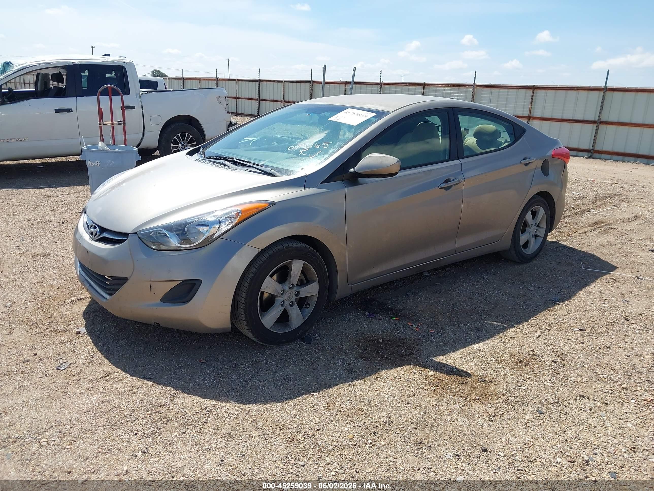 2011 Hyundai Elantra Gls Gold vin: 5NPDH4AE7BH042165