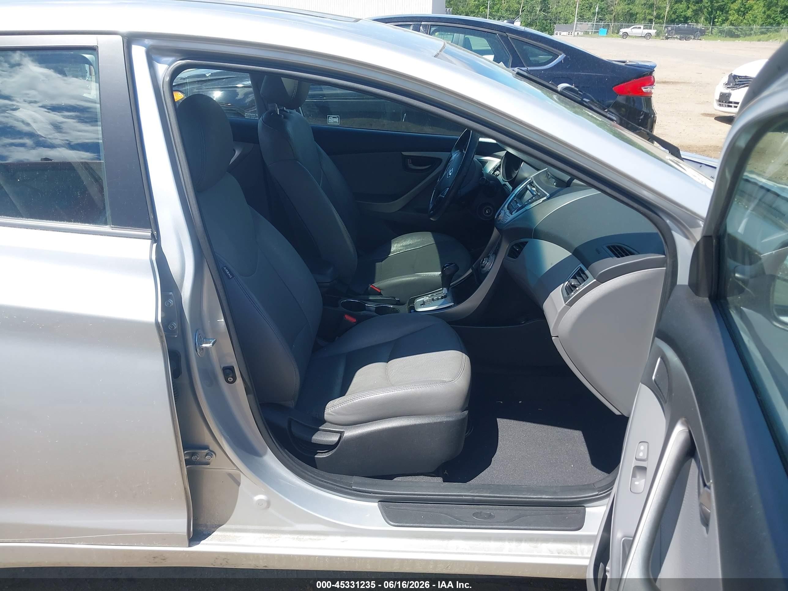2011 Hyundai Elantra Limited Silver vin: 5NPDH4AE7BH049343