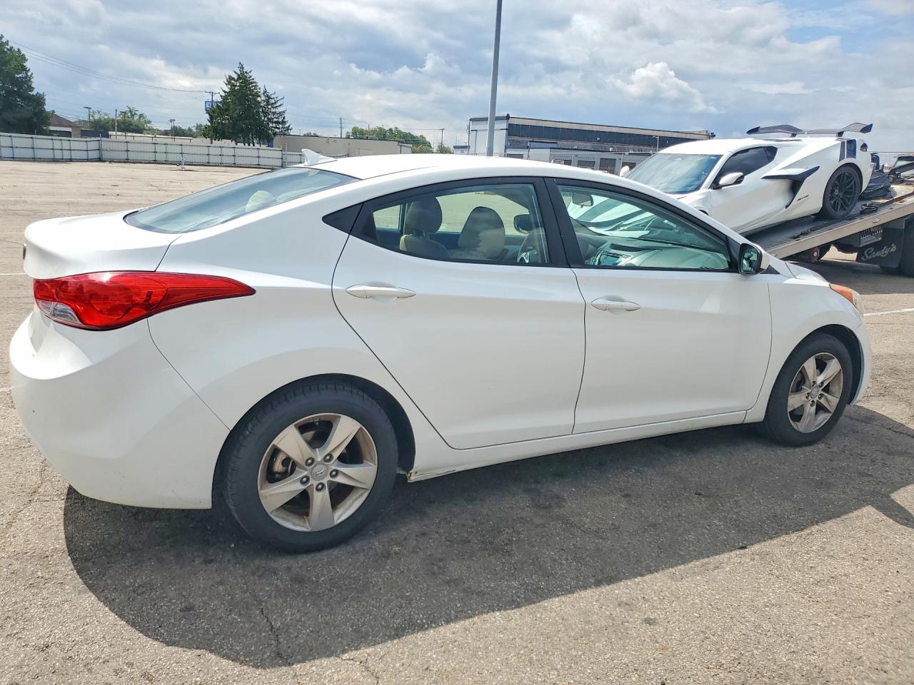 2012 Hyundai Elantra Gls White vin: 5NPDH4AE7CH065219