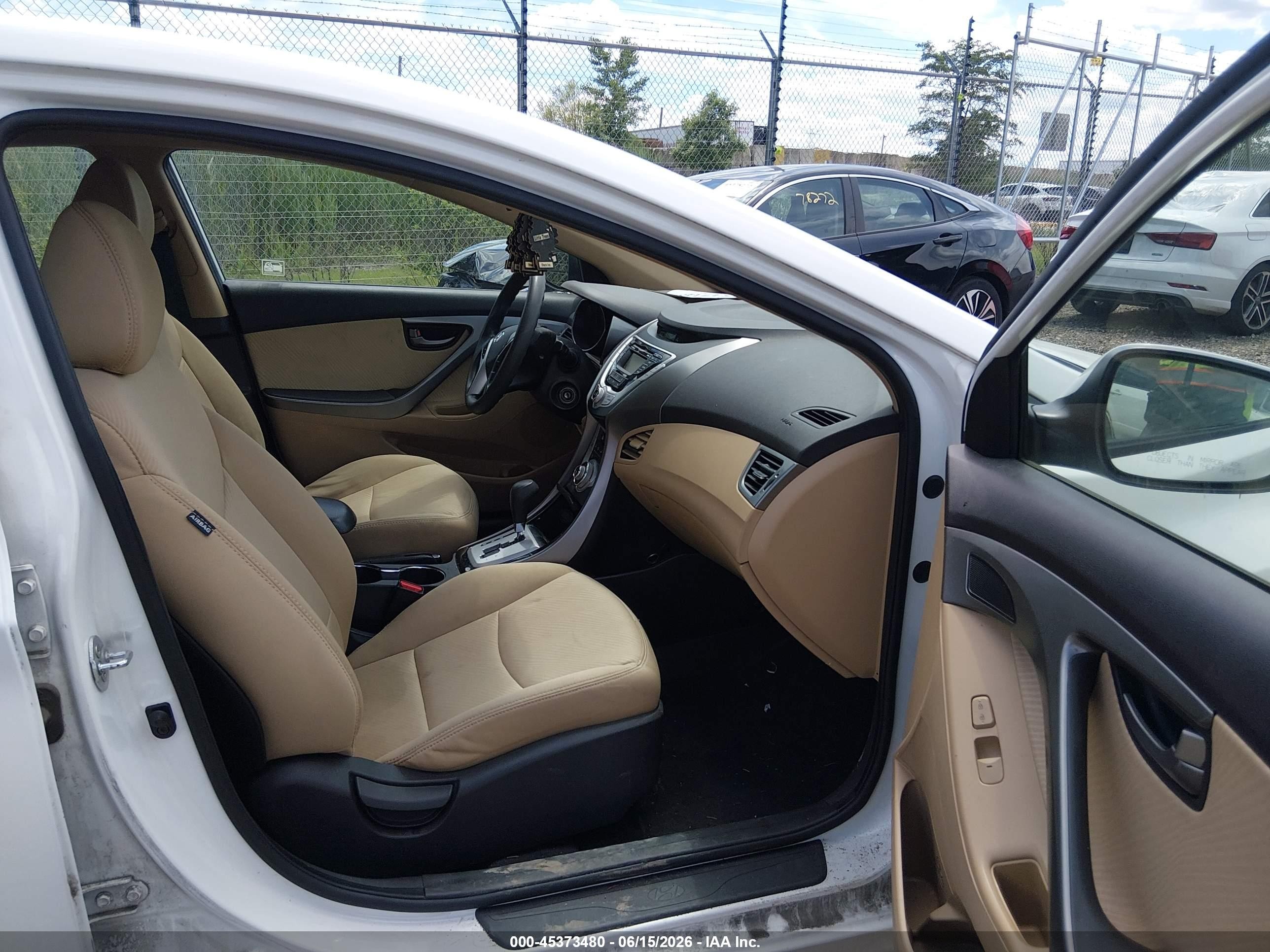2012 Hyundai Elantra Gls White vin: 5NPDH4AE7CH101944