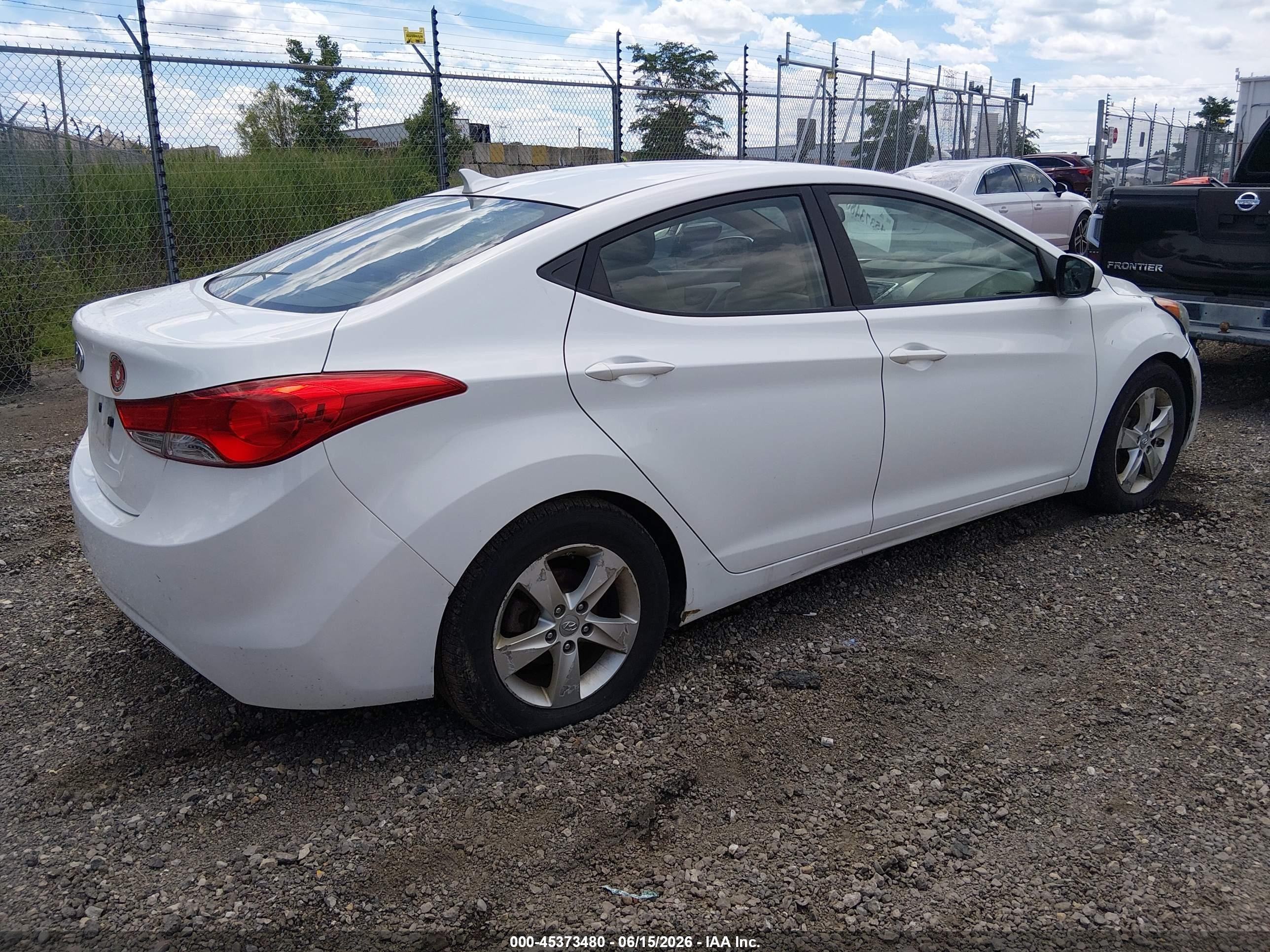 2012 Hyundai Elantra Gls White vin: 5NPDH4AE7CH101944