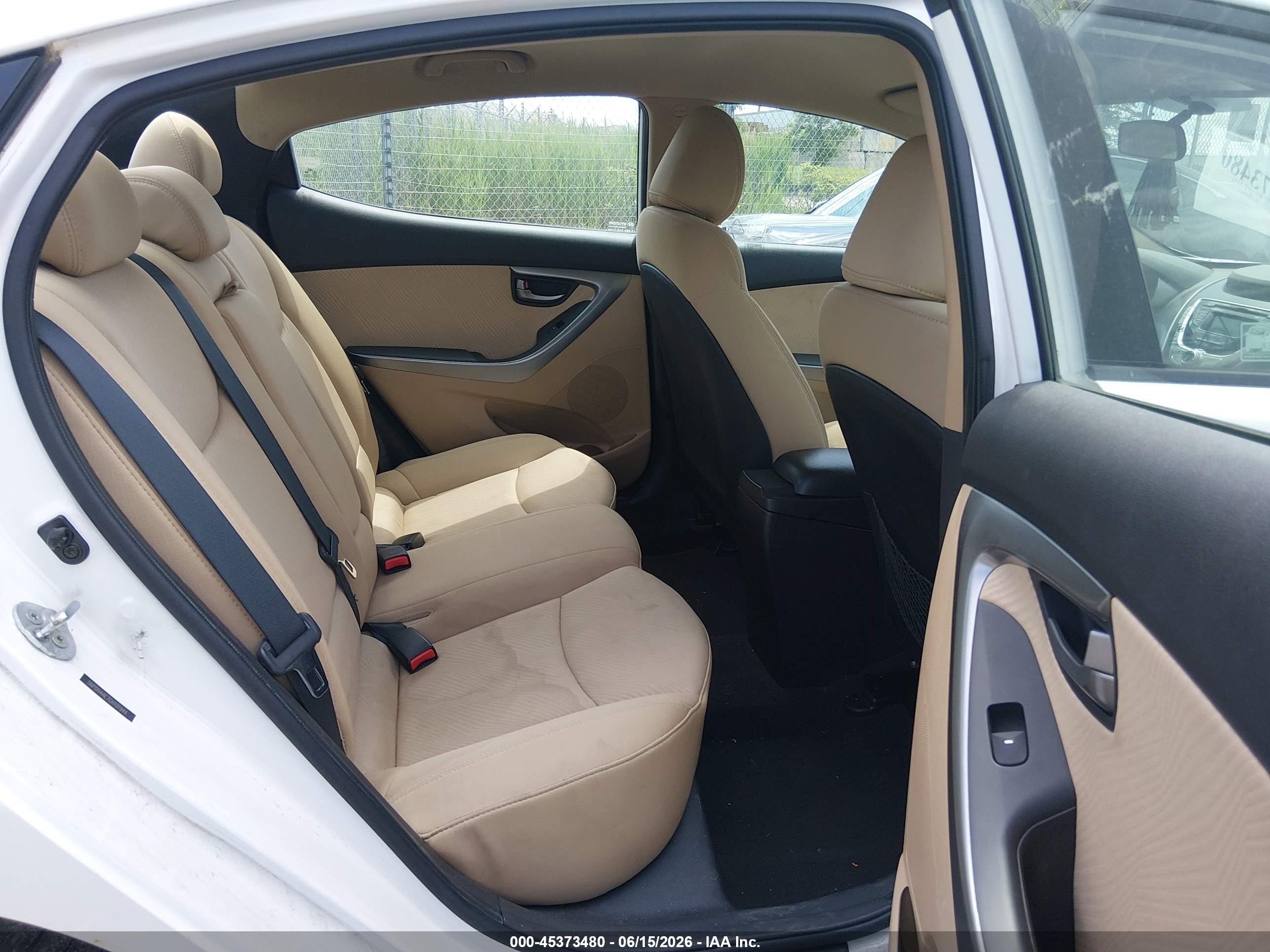 2012 Hyundai Elantra Gls White vin: 5NPDH4AE7CH101944