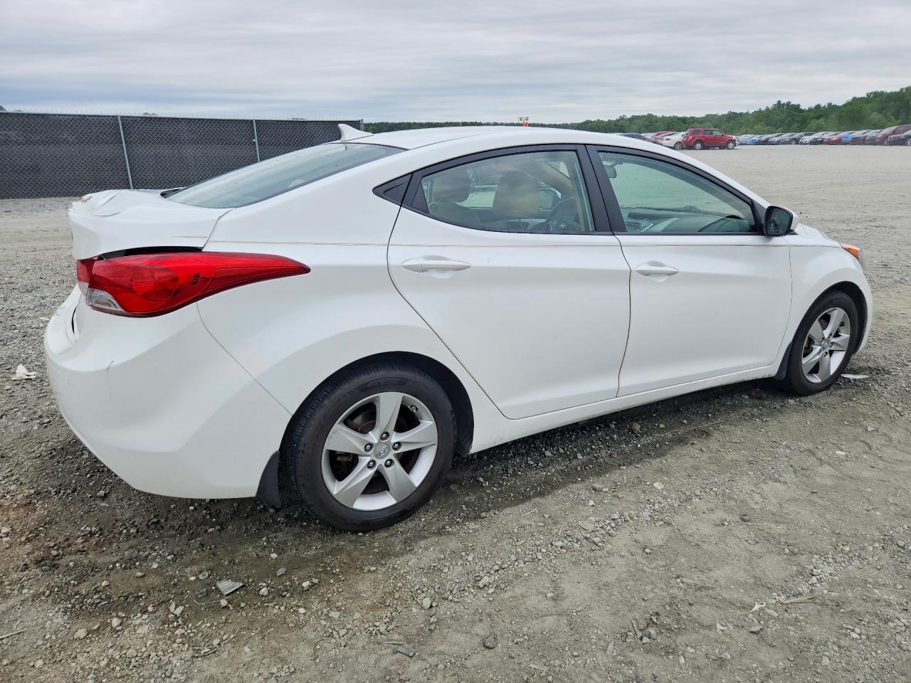 2012 Hyundai Elantra Gls White vin: 5NPDH4AE7CH148813
