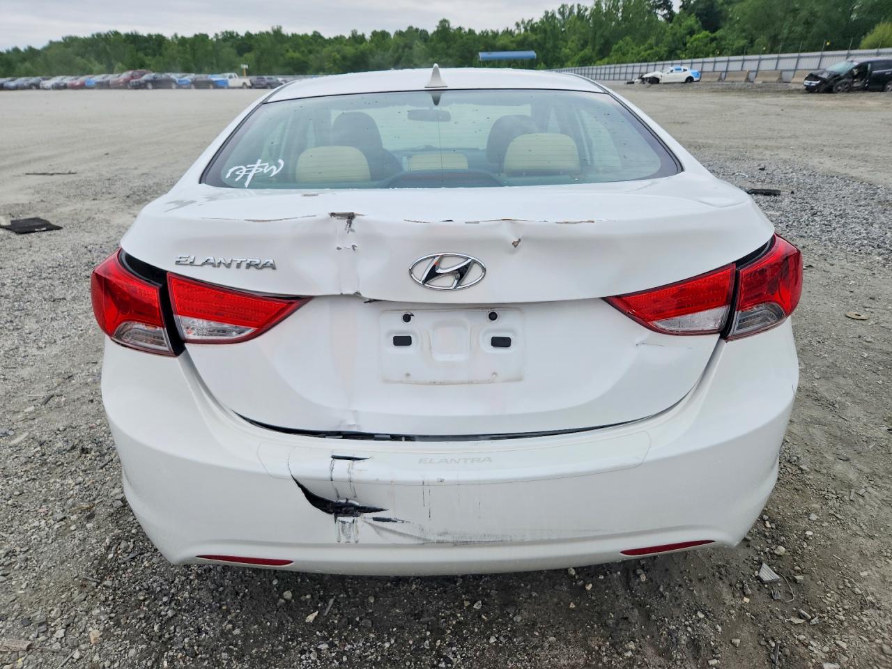2012 Hyundai Elantra Gls White vin: 5NPDH4AE7CH148813