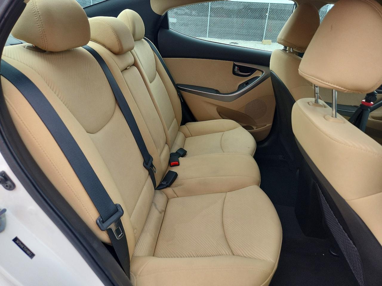 2012 Hyundai Elantra Gls White vin: 5NPDH4AE7CH148813