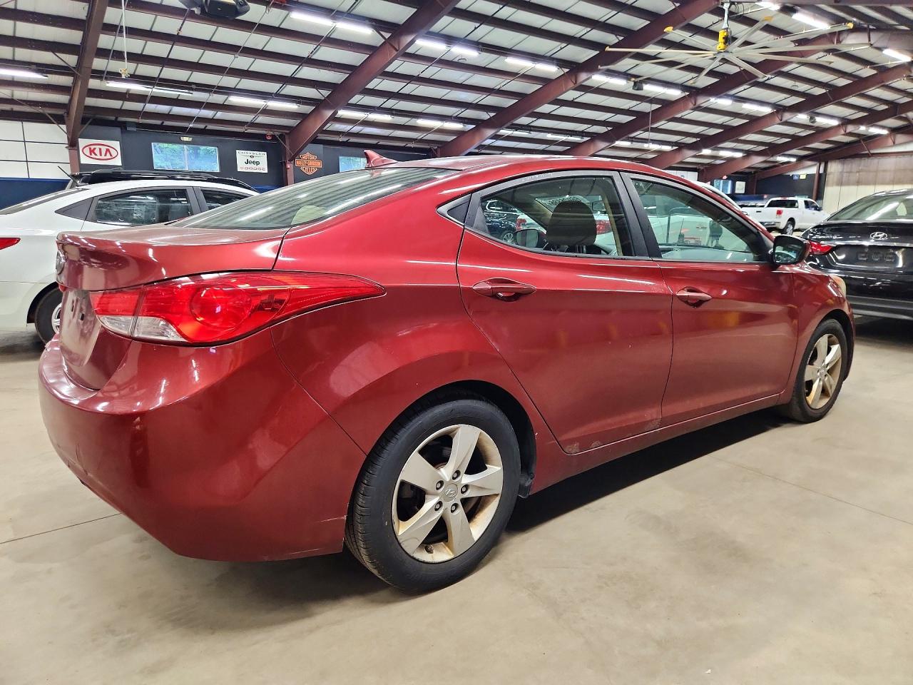 2013 Hyundai Elantra Red vin: 5NPDH4AE7DH232440