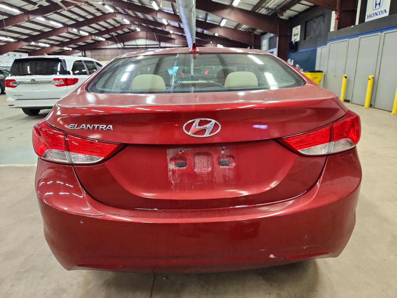 2013 Hyundai Elantra Red vin: 5NPDH4AE7DH232440