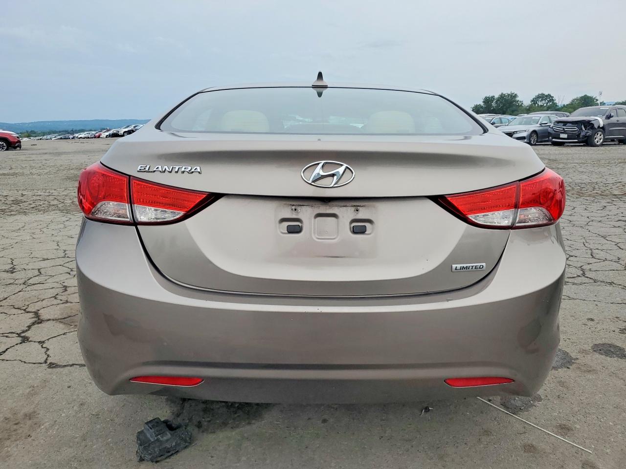 2013 Hyundai Elantra Limited Tan vin: 5NPDH4AE7DH249545