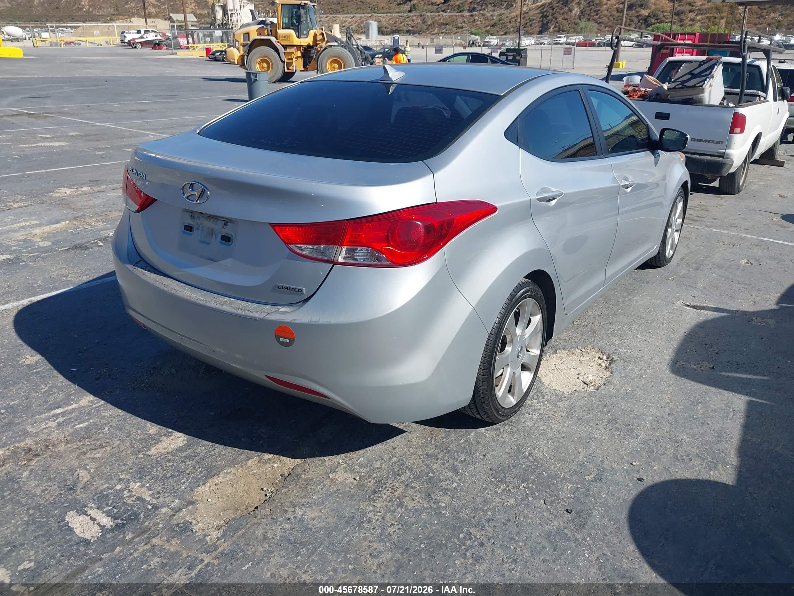 2013 Hyundai Elantra Limited Silver vin: 5NPDH4AE7DH258892