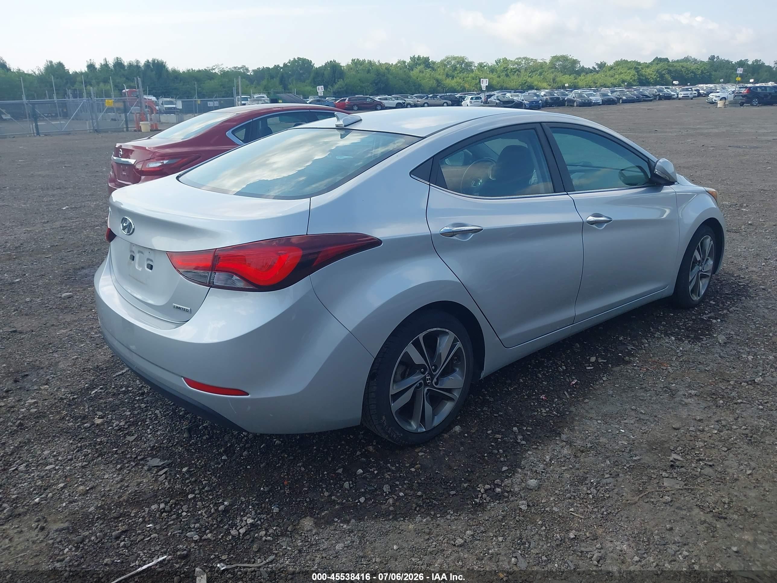 2014 Hyundai Elantra Limited Silver vin: 5NPDH4AE7EH460374