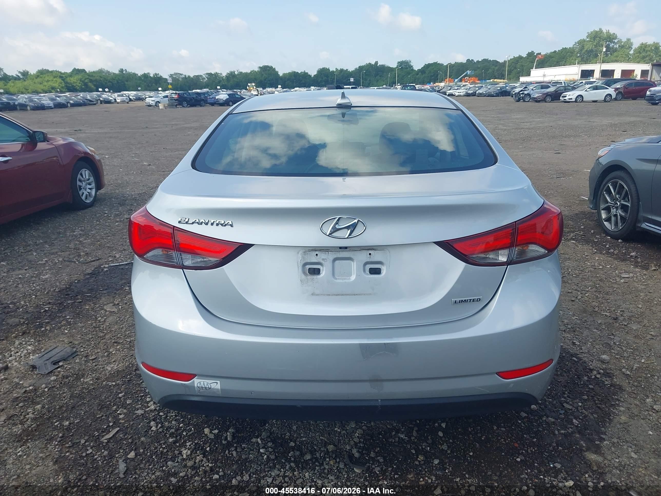 2014 Hyundai Elantra Limited Silver vin: 5NPDH4AE7EH460374
