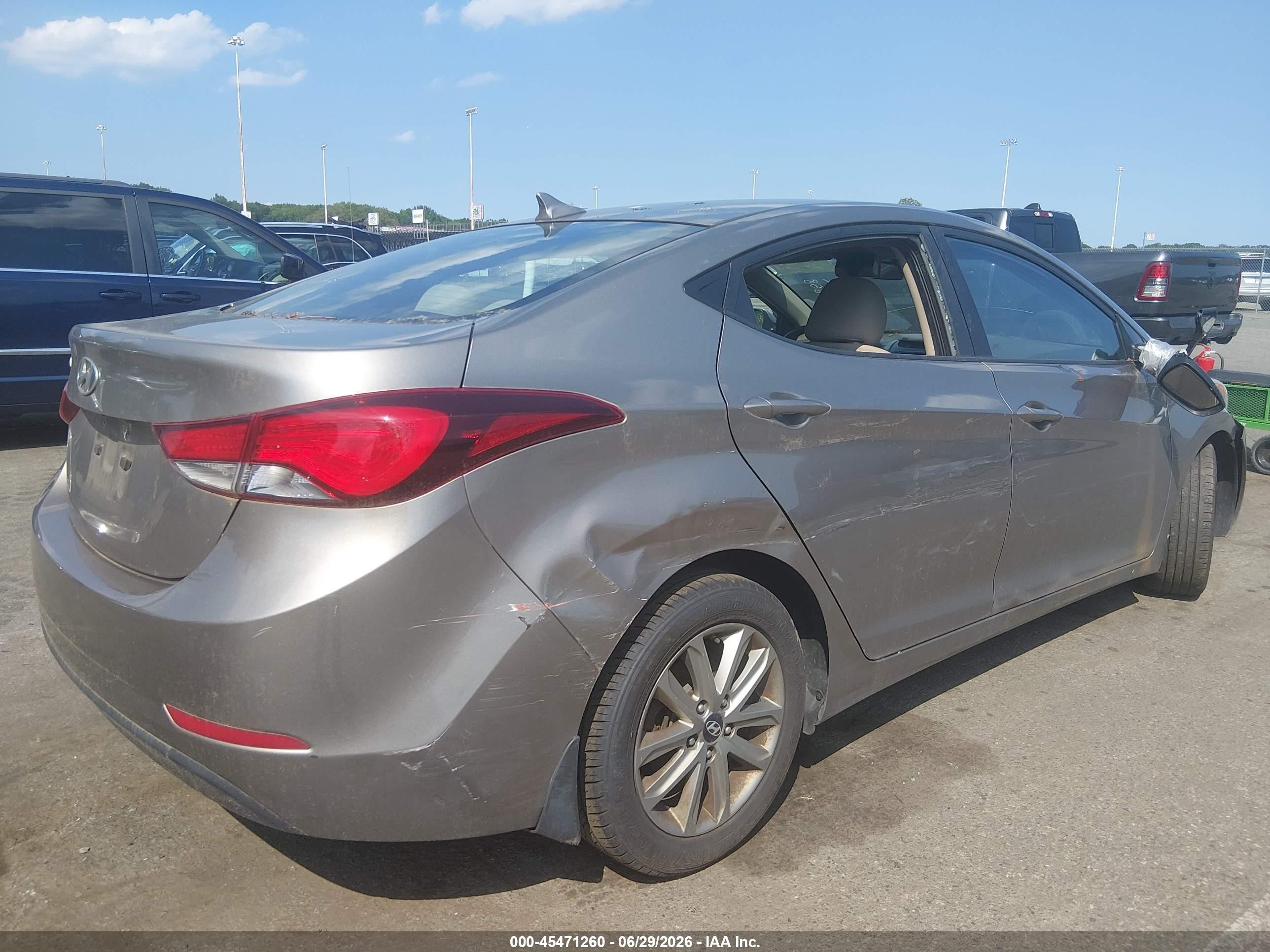 2014 Hyundai Elantra Se Brown vin: 5NPDH4AE7EH477658