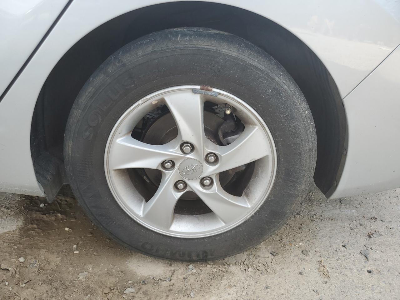 2014 Hyundai Elantra Se Silver vin: 5NPDH4AE7EH480477 Damage: Left Rear Wheel, Curb Rash, 4 To 5 Inches