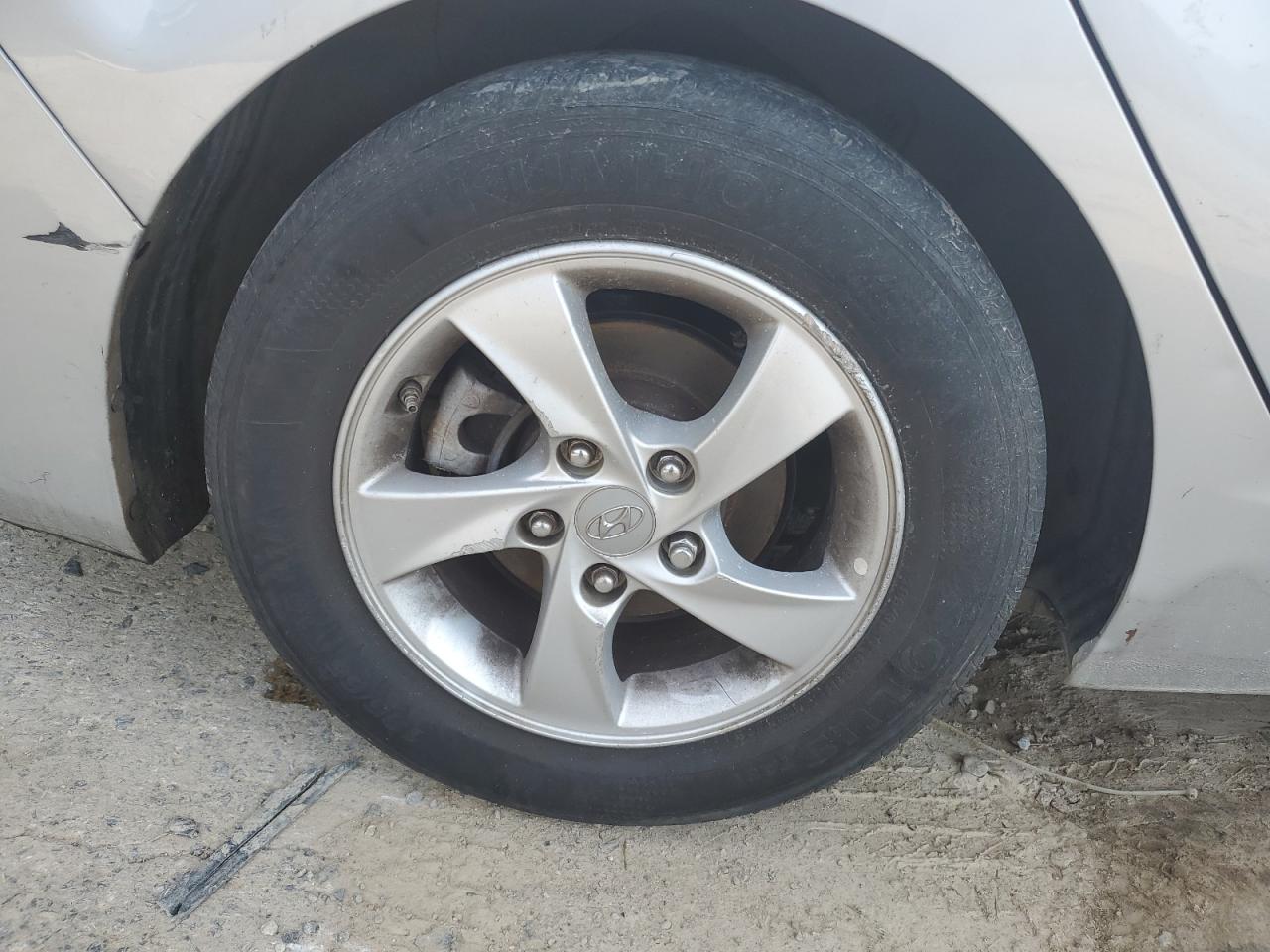 2014 Hyundai Elantra Se Silver vin: 5NPDH4AE7EH480477 Damage: Right Rear Wheel, Curb Rash, 8 To 9 Inches