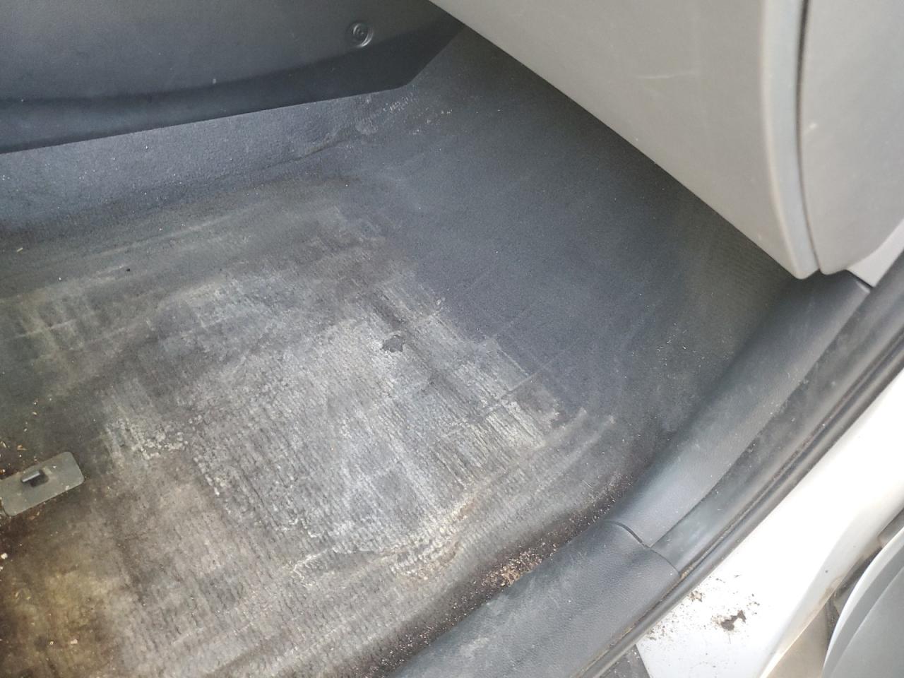 2014 Hyundai Elantra Se Silver vin: 5NPDH4AE7EH480477 Damage: Right Front Carpet, Stained, Permanent