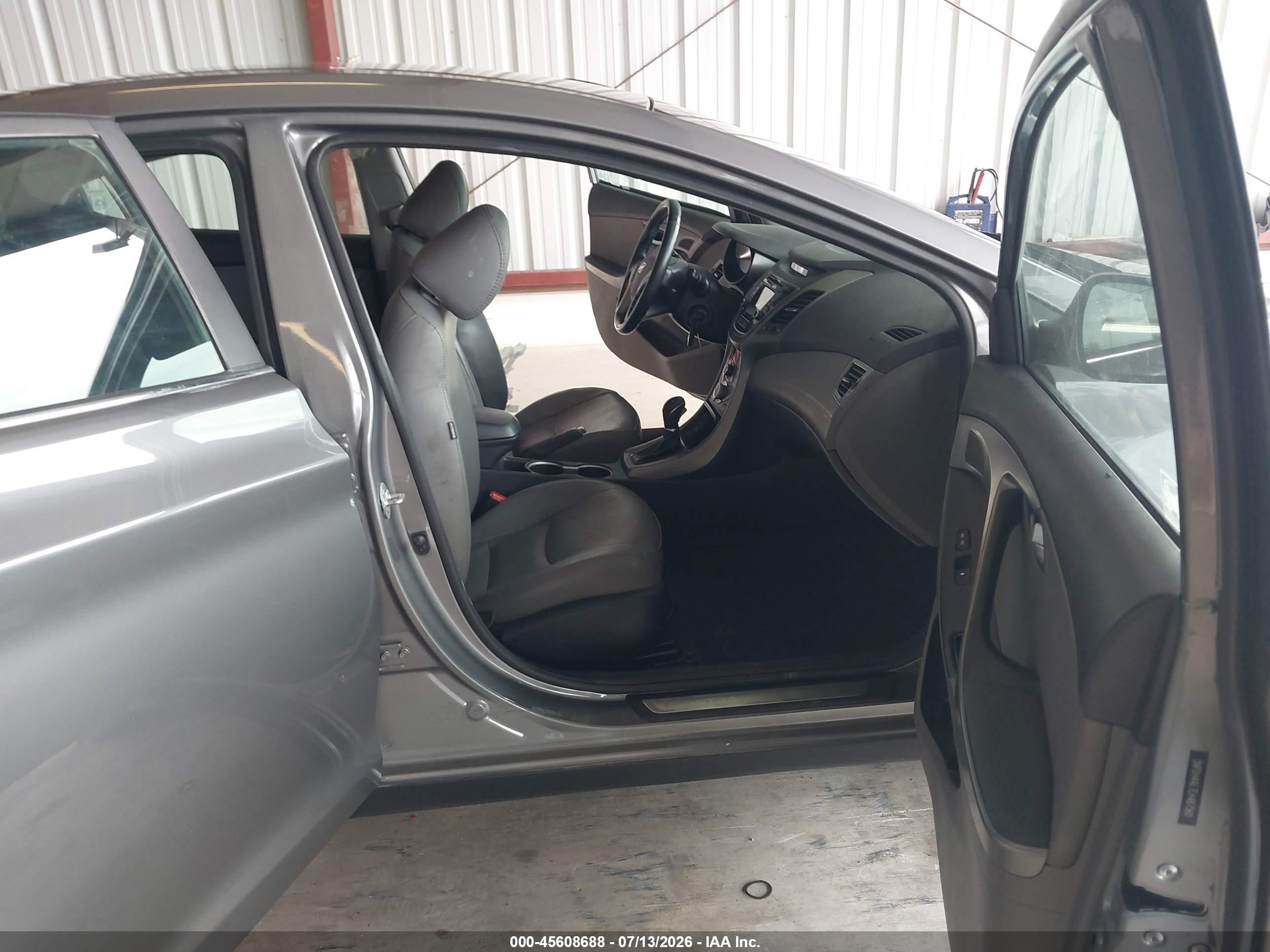 2014 Hyundai Elantra Limited Silver vin: 5NPDH4AE7EH487560