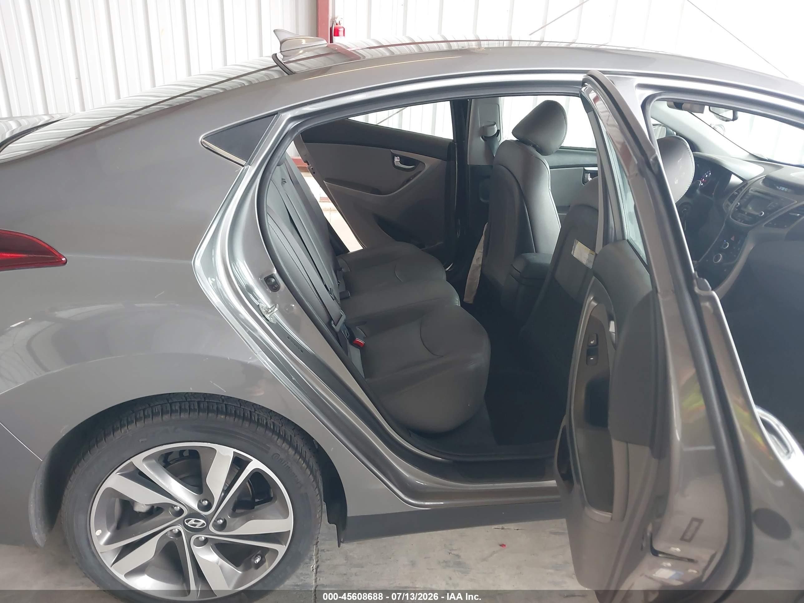2014 Hyundai Elantra Limited Silver vin: 5NPDH4AE7EH487560