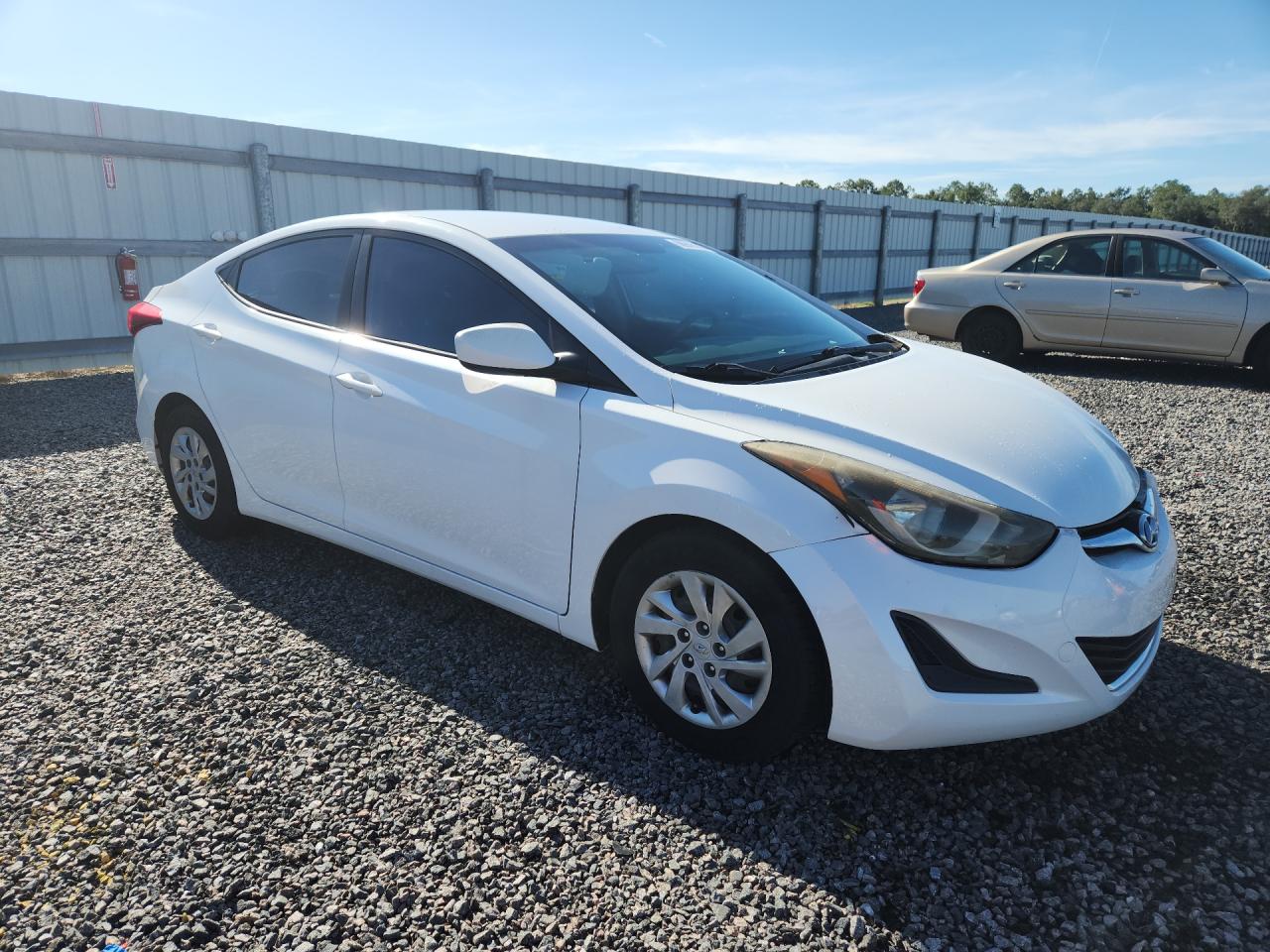 2014 Hyundai Elantra Se White vin: 5NPDH4AE7EH503417