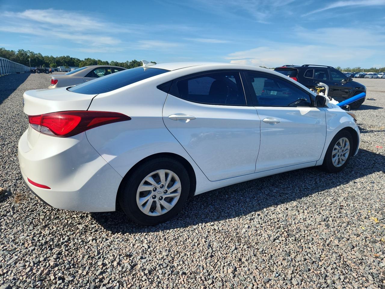 2014 Hyundai Elantra Se White vin: 5NPDH4AE7EH503417
