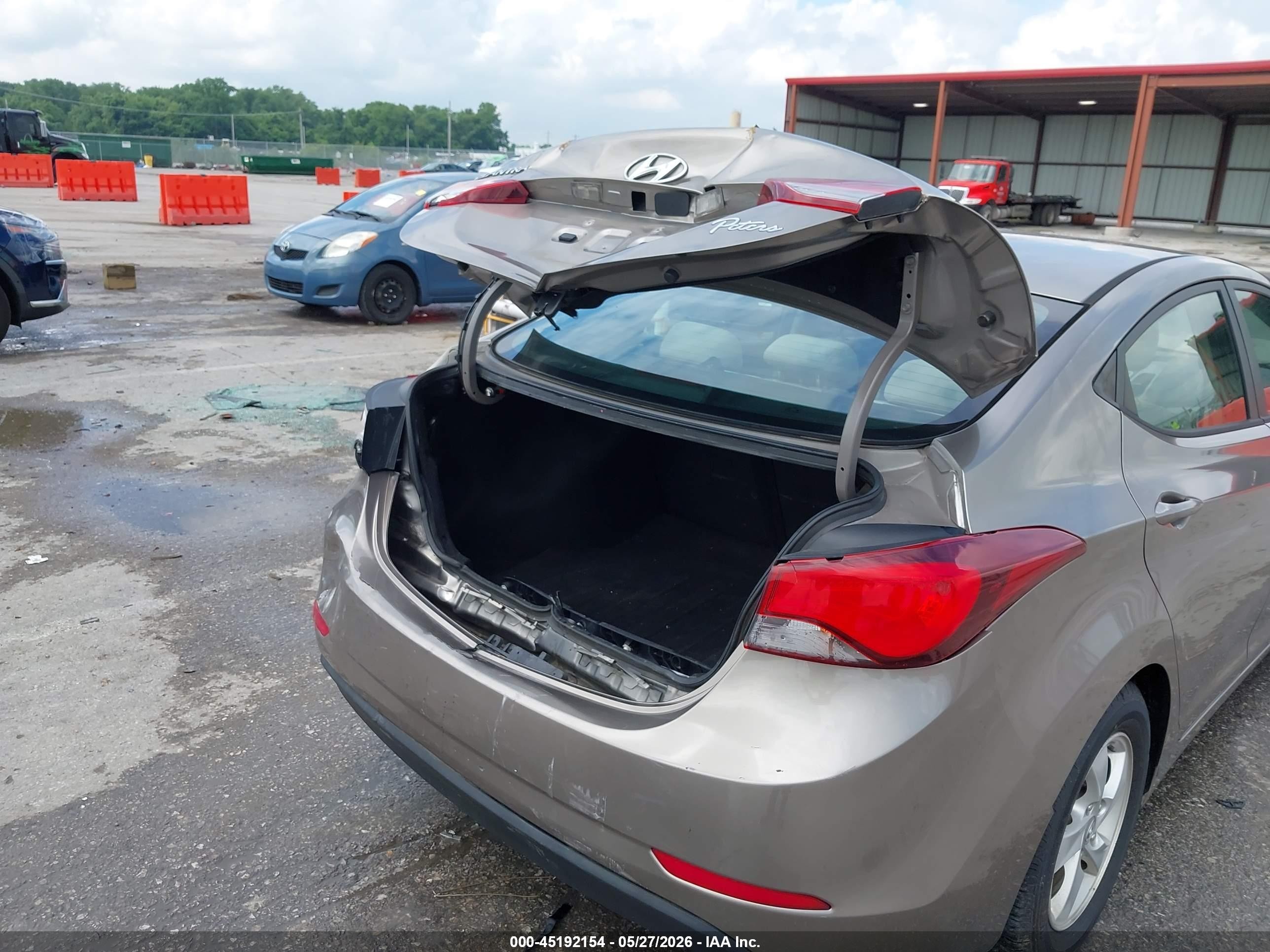 2015 Hyundai Elantra Se Beige vin: 5NPDH4AE7FH566339