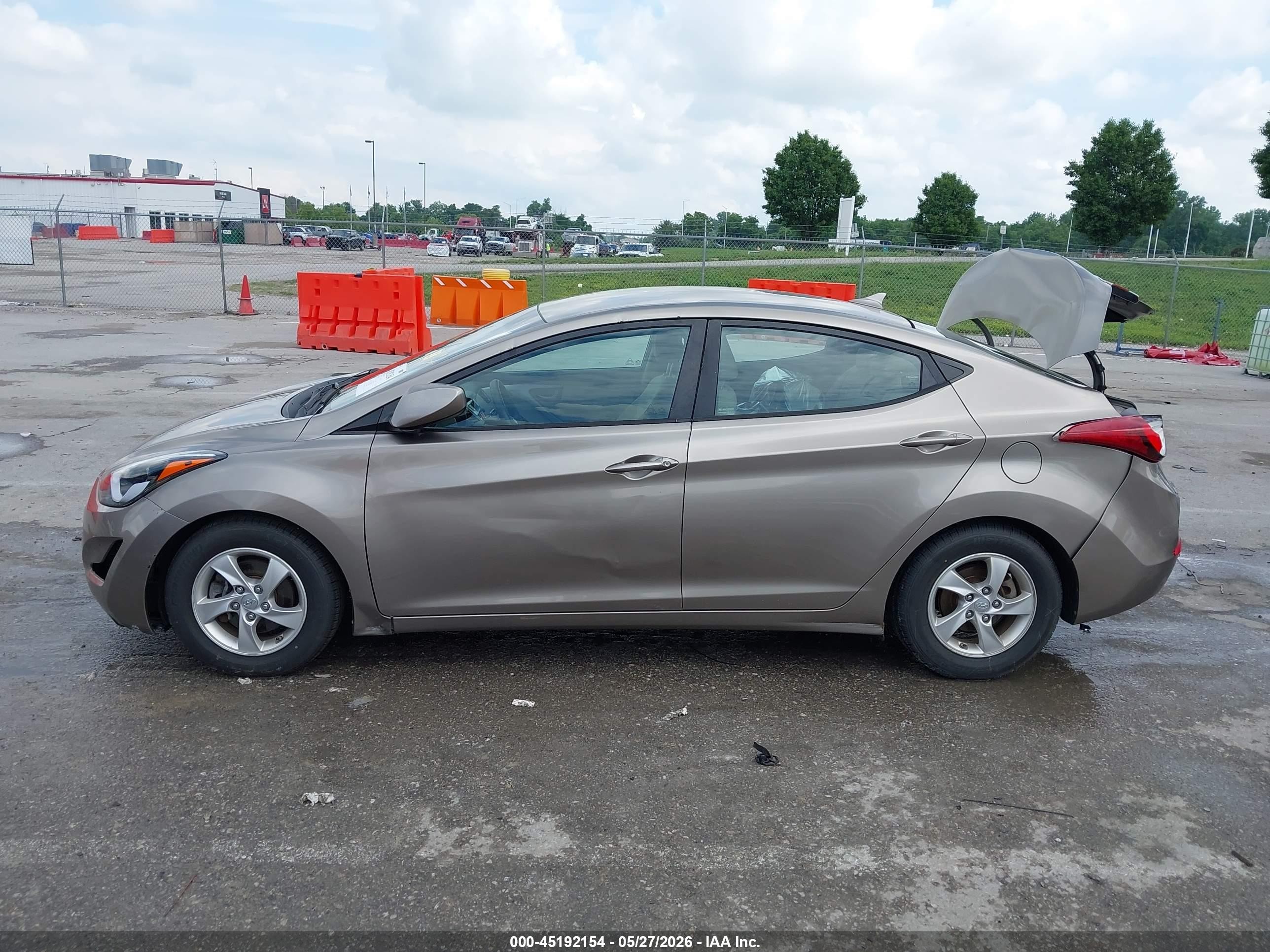 2015 Hyundai Elantra Se Beige vin: 5NPDH4AE7FH566339