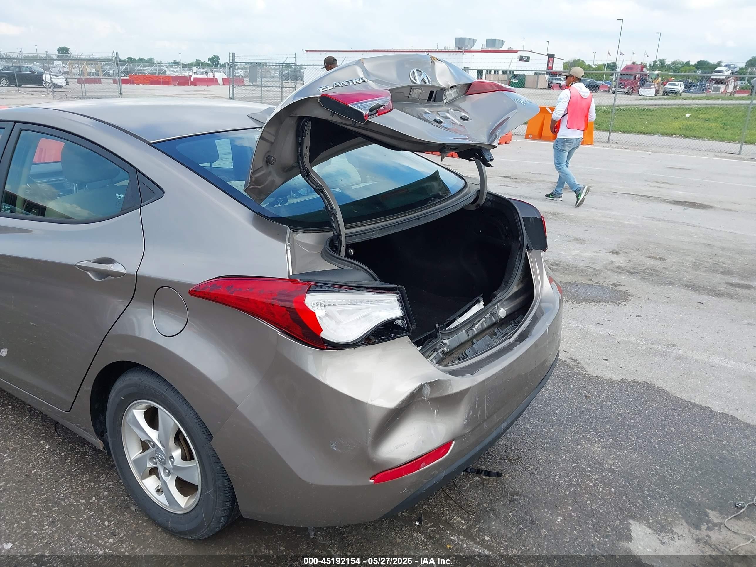 2015 Hyundai Elantra Se Beige vin: 5NPDH4AE7FH566339