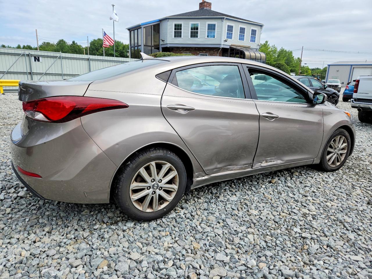 2015 Hyundai Elantra Se Brown vin: 5NPDH4AE7FH574036