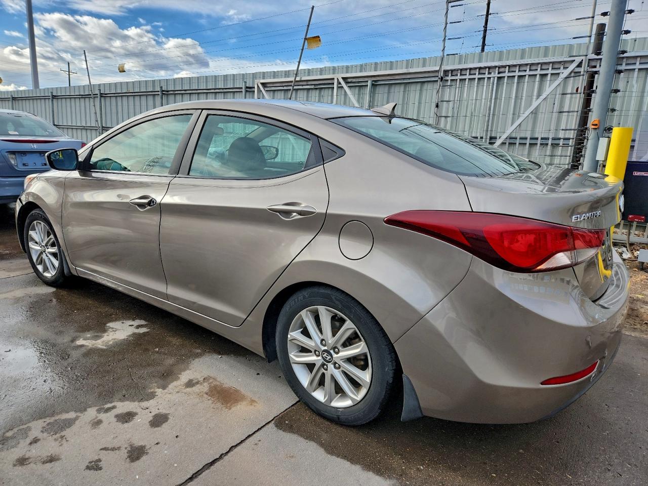 2015 Hyundai Elantra Se Brown vin: 5NPDH4AE7FH595632