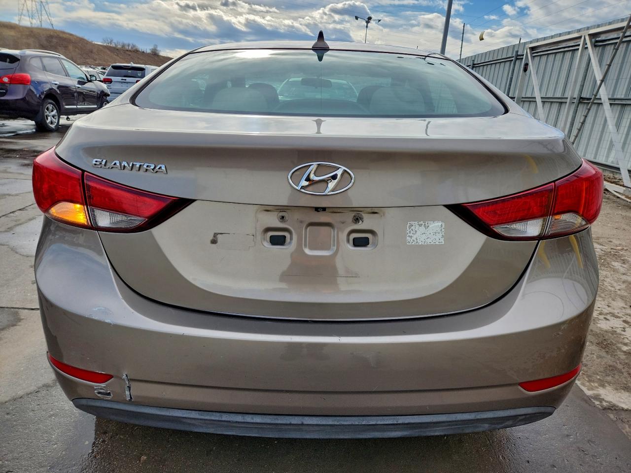 2015 Hyundai Elantra Se Brown vin: 5NPDH4AE7FH595632