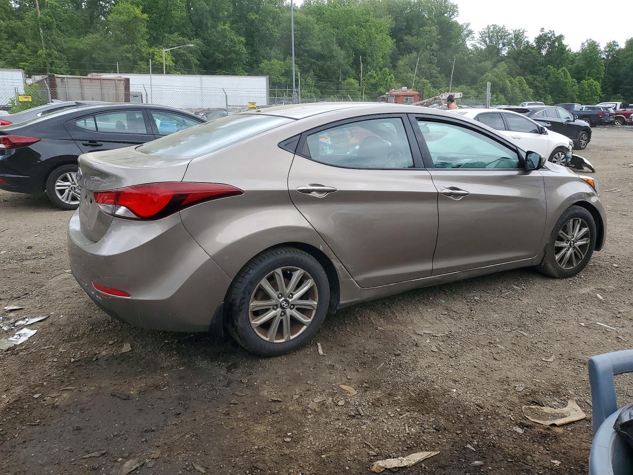 2015 Hyundai Elantra Se Brown vin: 5NPDH4AE7FH605494