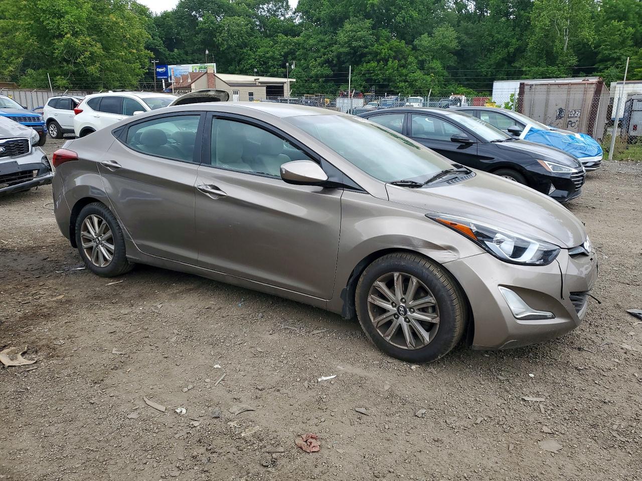 2015 Hyundai Elantra Se Brown vin: 5NPDH4AE7FH605494
