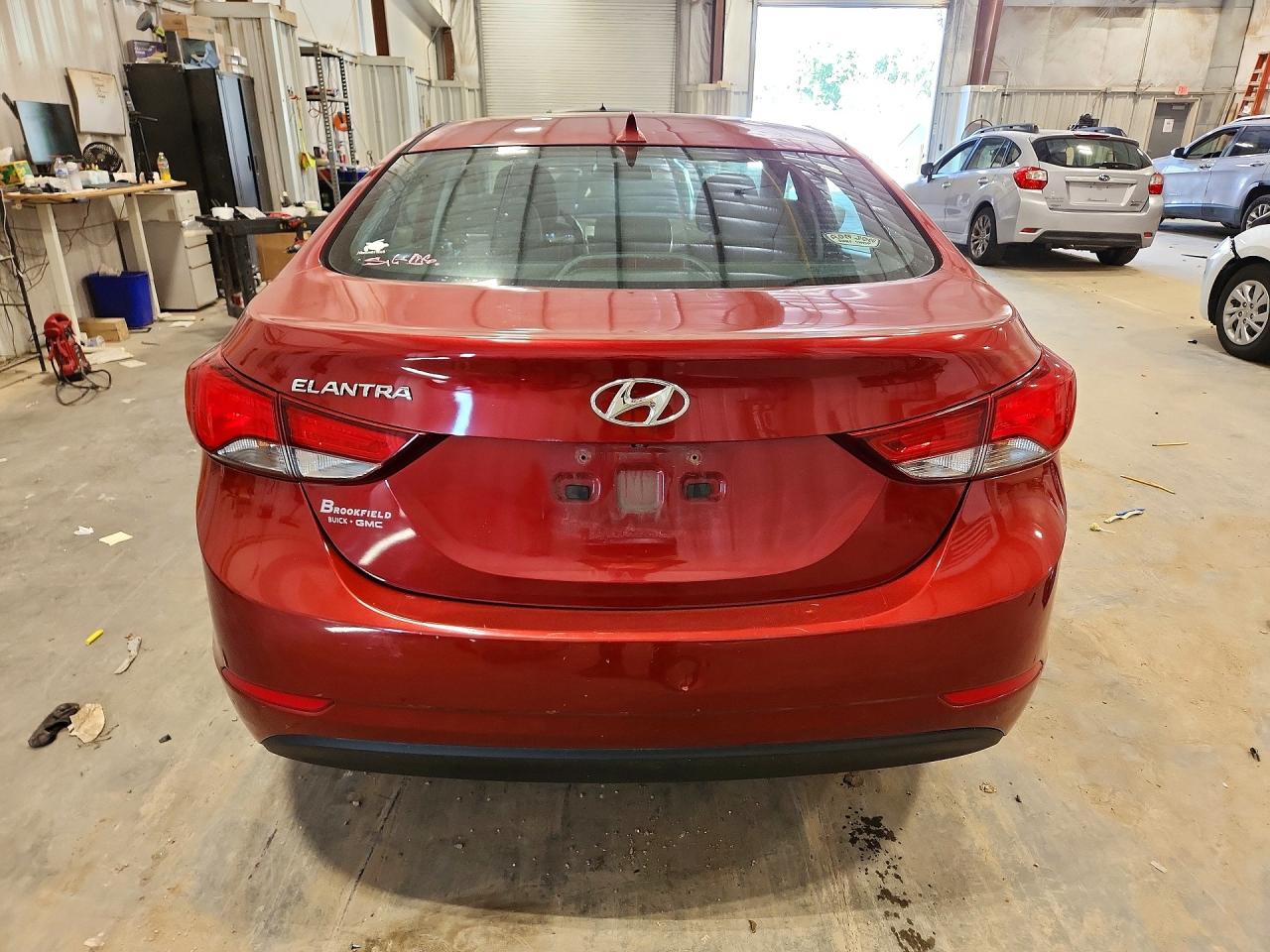 2015 Hyundai Elantra Se Red vin: 5NPDH4AE7FH615622