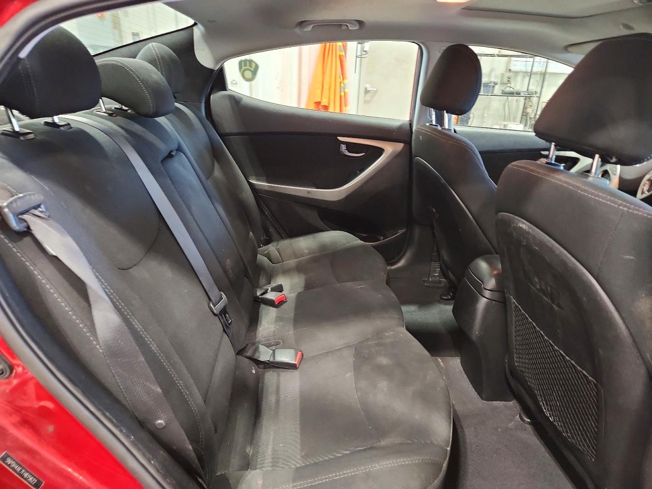 2015 Hyundai Elantra Se Red vin: 5NPDH4AE7FH615622